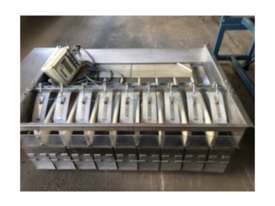 9 head Linear weigher - picture2' - Click to enlarge
