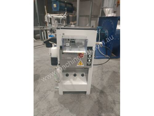 caption FOM JET Aluminium End Milling Machine