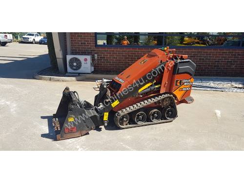 DITCH WITCH SK600 TRACKED MINI LOADER WITH LOW 80 HOURS.