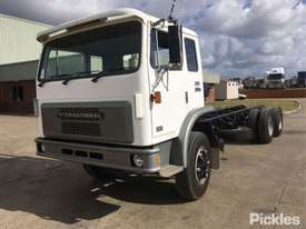 1990 International Acco 2250D - picture2' - Click to enlarge
