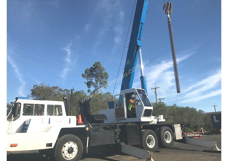 caption 1981 P&H T250 HYDRAULIC TRUCK CRANE