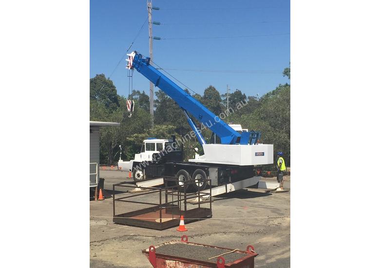 caption 1981 P&H T250 HYDRAULIC TRUCK CRANE