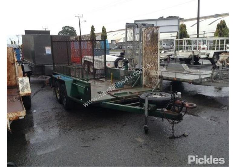 caption 2003 Modern Trailers