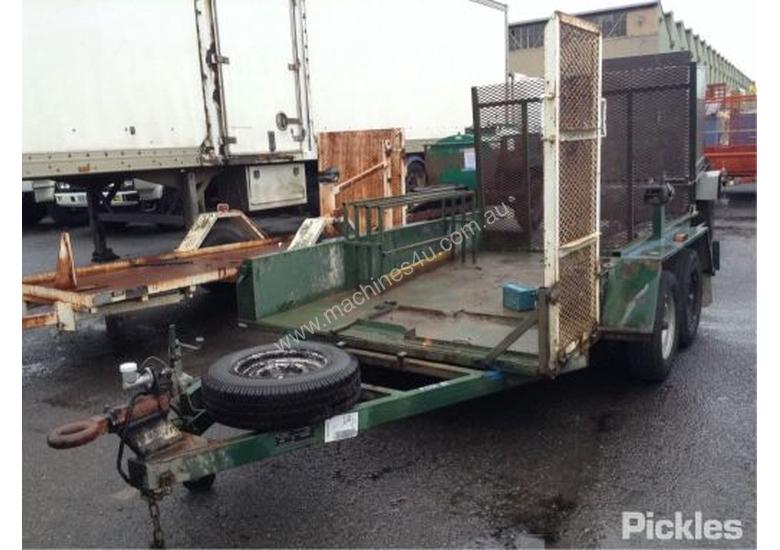 caption 2003 Modern Trailers