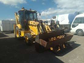 Komatsu WB 97R - picture1' - Click to enlarge