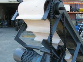Incline Elevator Conveyor - 1.7m high - picture2' - Click to enlarge