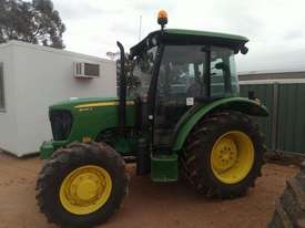John Deere 5065e - picture2' - Click to enlarge