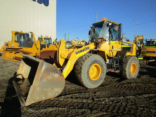 Komatsu WA320-6 Loader/Tool Carrier Loader