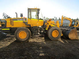 Komatsu WA320-6 Loader/Tool Carrier Loader - picture2' - Click to enlarge