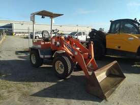 Kubota R410 - picture0' - Click to enlarge