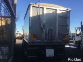 2004 Kenworth T401 - picture2' - Click to enlarge