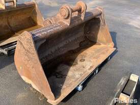 1900mm Mud Bucket to Suit 20-25T Excavator - picture0' - Click to enlarge