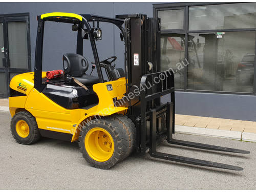 Maximal 3000kg diesel forklift with container mast and dual wheels