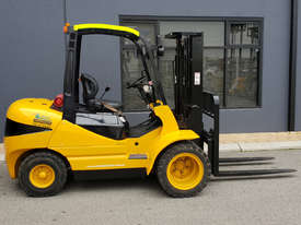 Maximal 3000kg diesel forklift with container mast and dual wheels - picture0' - Click to enlarge