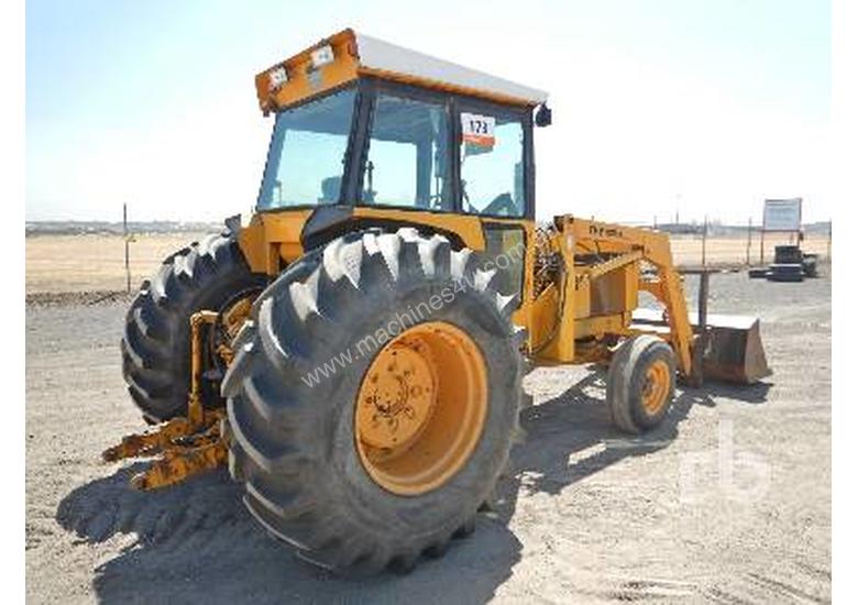 caption CHAMBERLAIN 4080 2WD Tractor