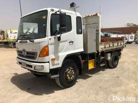 2010 Hino FT1J - picture2' - Click to enlarge