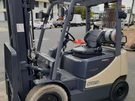 Container entry 2.5 Ton Forklift Crown 10 Model only 4000 hr New Paint - picture0' - Click to enlarge