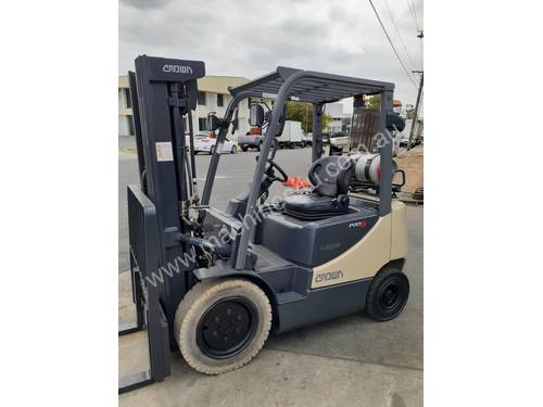 Container entry 2.5 Ton Forklift Crown 10 Model only 4000 hr New Paint