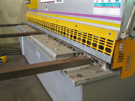 2500mm x 4mm Overdriven Hydraulic Guillotine - picture2' - Click to enlarge