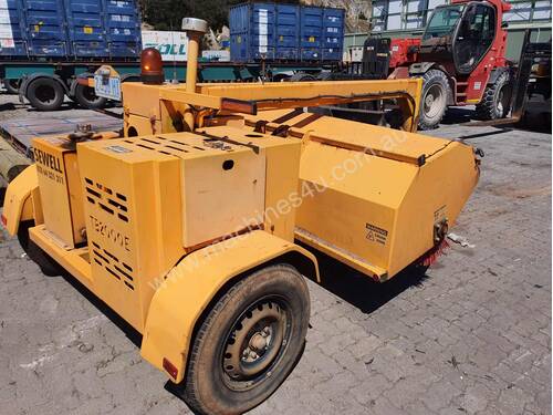 Sewell TB-2000e towed road broom , 2010 , 513 hrs ,