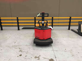 Crown PE Pallet Truck Forklift - picture2' - Click to enlarge