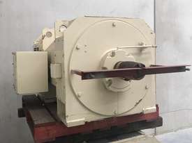 375 kw 500 hp 900 rpm 500 volt Toshiba DC Electric Motor - picture2' - Click to enlarge