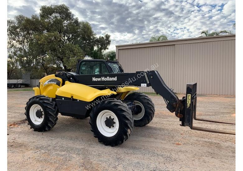 caption 2005 New Holland LM435A Telehandler