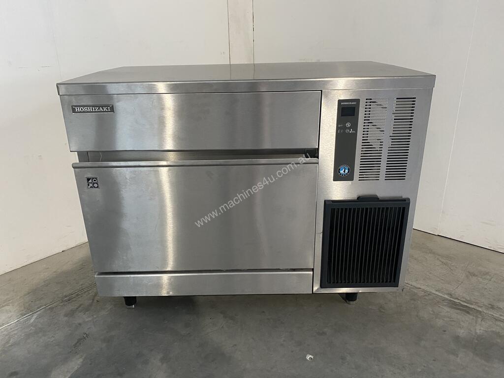 Hoshizaki IM-200BAC  188 Lb Undercounter Square Cube Ice Maker w