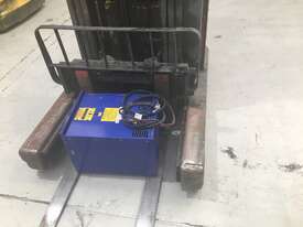 0.55T Battery Electric Reach Stand Up Forklift - picture1' - Click to enlarge