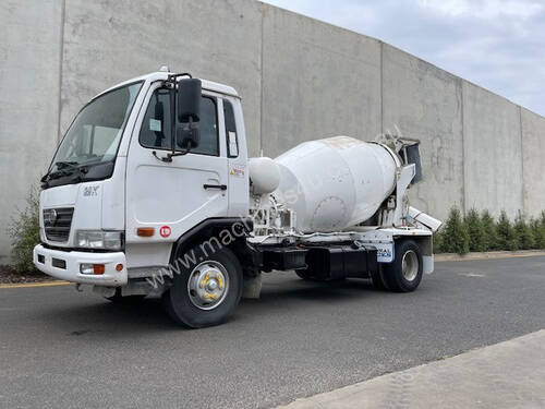 Nissan UD  Concrete Agitator Truck