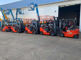 Used Container Mast 1.8ton Diesel Forklift - picture0' - Click to enlarge