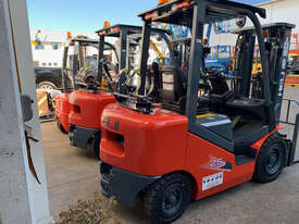 Used Container Mast 1.8ton Diesel Forklift - picture1' - Click to enlarge
