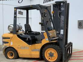 3500Kg Dual Fuel Ride On Forklift - Container Mast -   Needs Drive Train Repair - 4 x New Tyres - picture1' - Click to enlarge