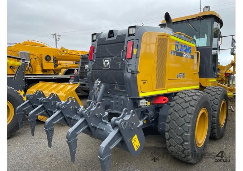 Grader: GR2605, 12ft Blade, or 14ft option 19T, Joystick Control