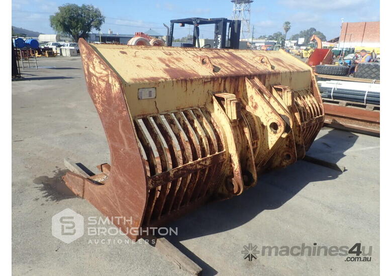 Used 2950MM ZEPPLIN RAKE BUCKET TO SUIT CATERPILAR 950G Wheel Loader