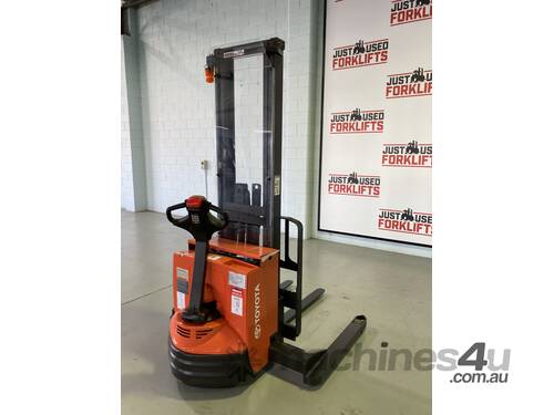  2012 RAYMOND S25TF SN: RHS-12-04940 WALKIE STRADDLE STACKER PEDESTRIAN FORKLIFT WALK BEHIND