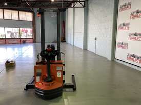  2012 RAYMOND S25TF SN: RHS-12-04940 WALKIE STRADDLE STACKER PEDESTRIAN FORKLIFT WALK BEHIND - picture2' - Click to enlarge