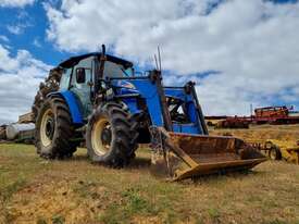 New Holland TL100A Tractor with Front End Loader - picture1' - Click to enlarge