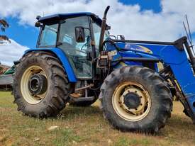 New Holland TL100A Tractor with Front End Loader - picture2' - Click to enlarge