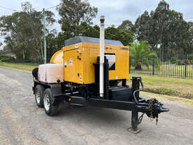 Vermeer V250 Vacuum Cleaner Sweeping/Cleaning - picture0' - Click to enlarge