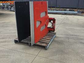 Forklift While Goods Bale Clamp - picture0' - Click to enlarge