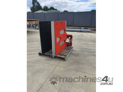 Forklift While Goods Bale Clamp