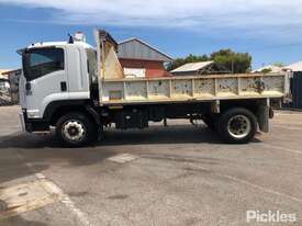 2010 Isuzu FTR900 Medium - picture1' - Click to enlarge