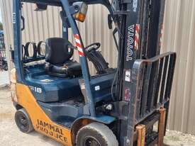 Toyota 8 Series 1.8T LPG Forklift with Container Mast - picture0' - Click to enlarge