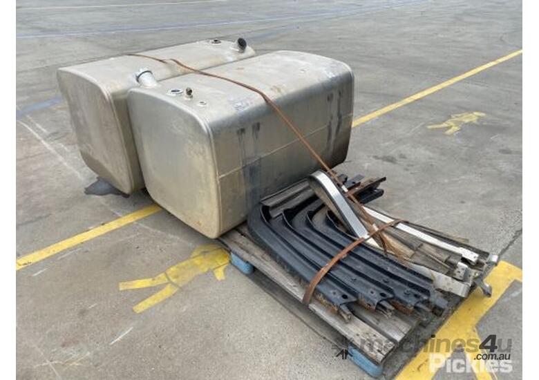 Used Hilton MFG Pty Ltd Truck Fuel Tank Lot Of 2 Unknown Capacity Tank