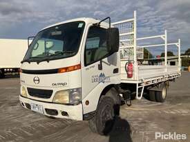 2001 Hino DUTRO - picture0' - Click to enlarge