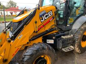 Backhoe Front End Loader  - picture0' - Click to enlarge