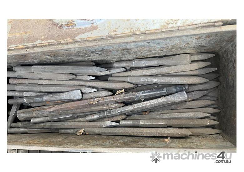 Used 2025 MM ROUND JACK HAMMER POINTS IN TOOLBOX 2025 MM ROUND JACK