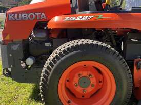 KUBOTA ZG227 Zero Turn - picture2' - Click to enlarge