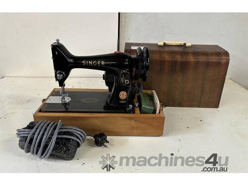 SINGER SEWING MACHINE